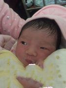 广州代妈恭喜杭州的方女士终于抱上了自己最爱的千金